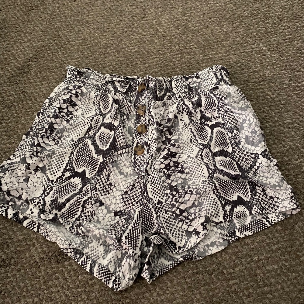 Derek Heart snake skin buttoned shorts